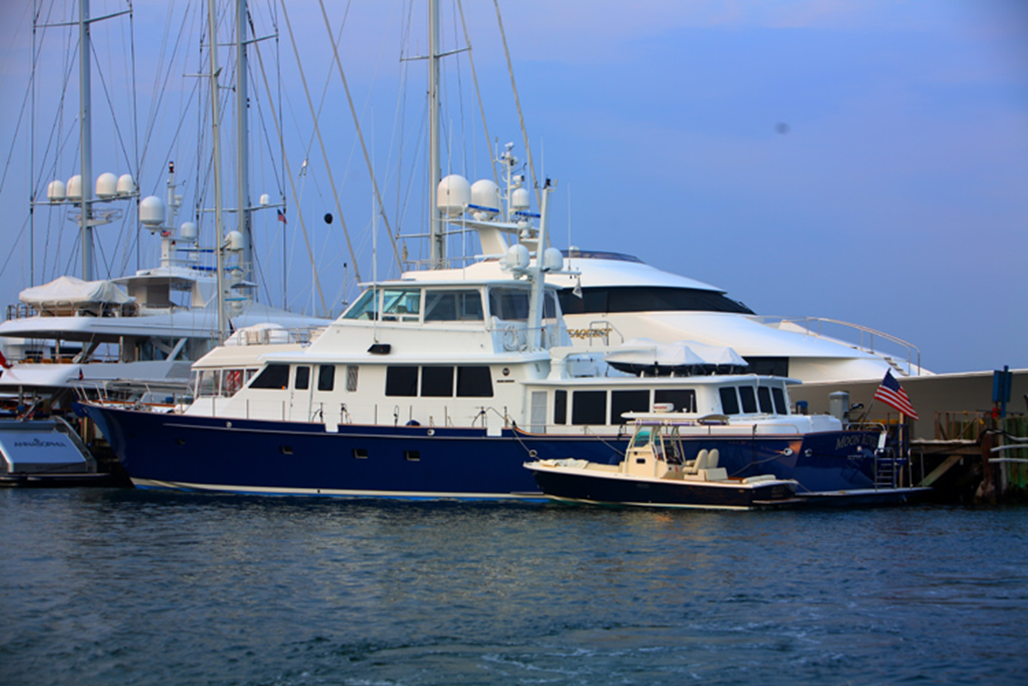 Ray Hunt Design 102' Motor Yacht