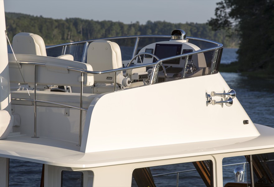 Ray Hunt Design 42' Semi-Custom Flybridge