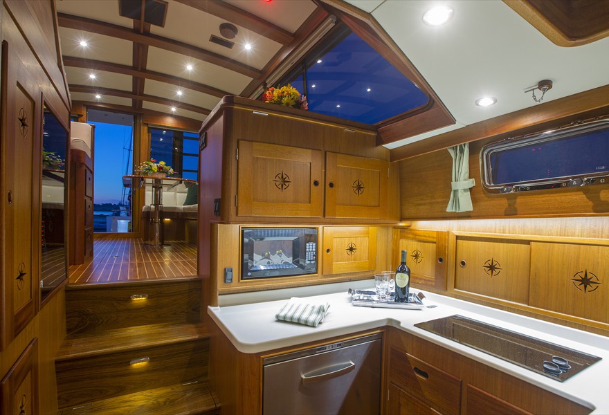 Ray Hunt Design 42' Semi-Custom Flybridge