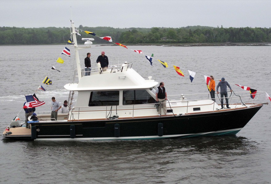 Ray Hunt Design 42' Semi-Custom Flybridge