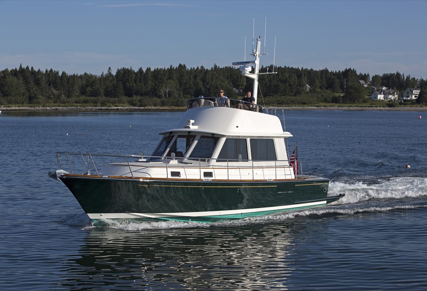 Ray Hunt Design 42' Semi Custom Flybridge